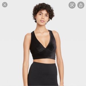 Black velvet bralette 🖤🖤🖤